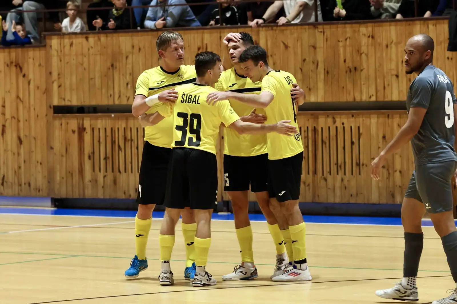 Další domácí prohra